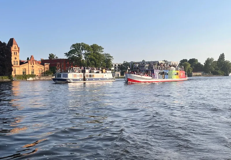 MS Lex und MS Lexator gemeinsam auf der Spree